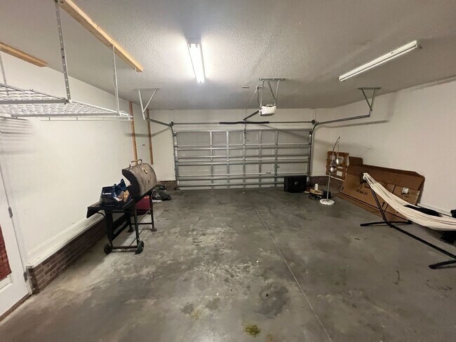 Building Photo - 314 Springcreek Ct