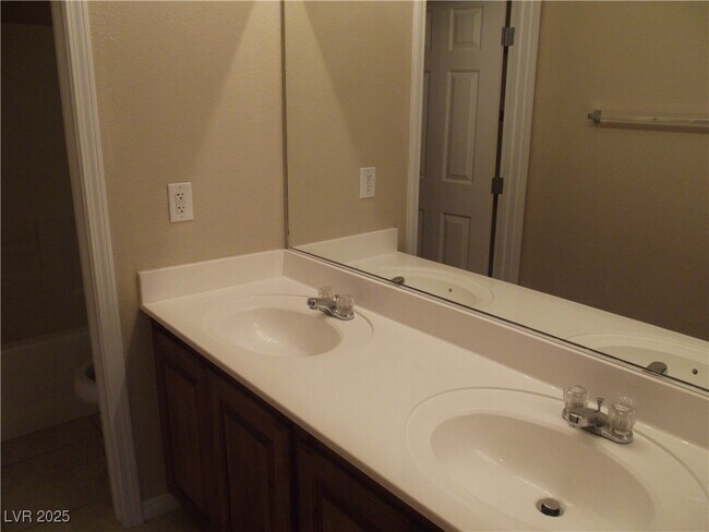 Building Photo - 9037 W Victor Creek Ave