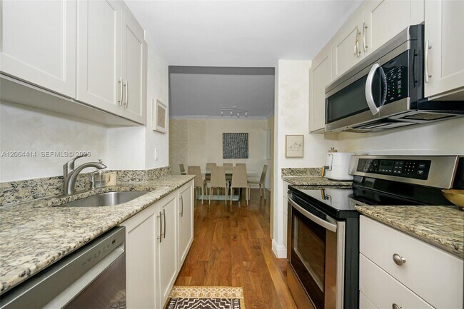 Building Photo - 10275 Collins Ave