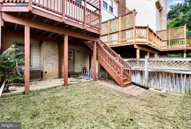 Building Photo - 106 W Locust St