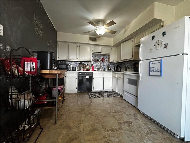 Building Photo - 4511 Avenue B