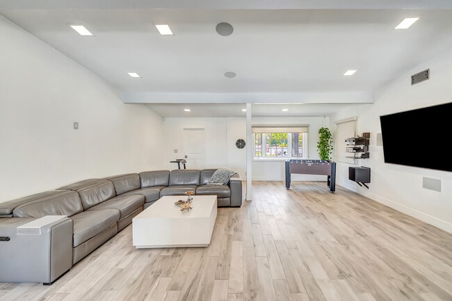 Building Photo - 22376 Algunas Rd