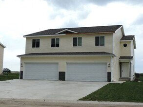 Building Photo - Beautiful 3bedroom 2 bath townhouse FOR SALE in Tioga,ND