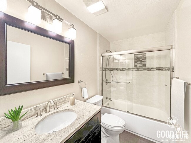 Building Photo - Beautiful 3B/2.5BA W/ Attached 2 Car Garage, A/C, & W/D in La Jolla!