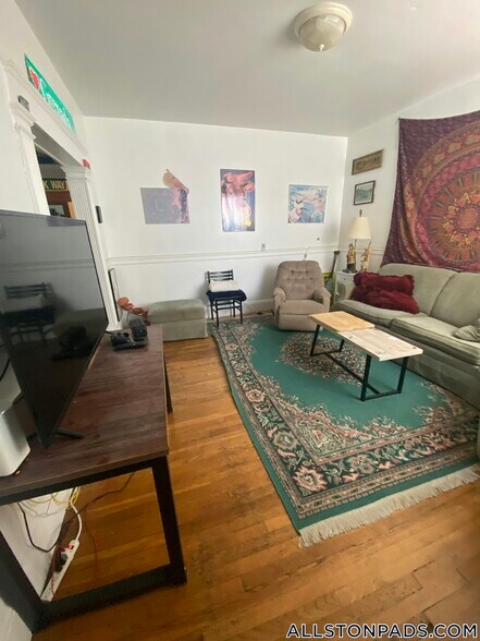 Building Photo - 19 Long Ave