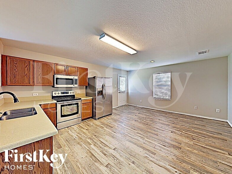 Building Photo - 2801 Spencer Cir