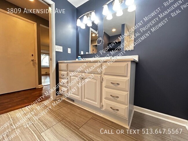 Building Photo - 3809 Aikenside Ave