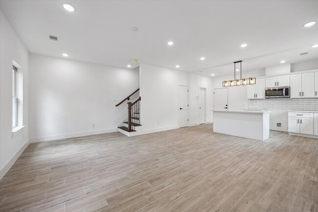 Primary Photo - 2015 Brackenridge St
