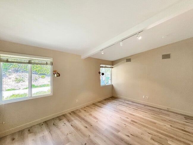 Building Photo - Gorgeous 3BD/2BA House in Pacific Beach W/...