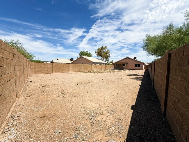 Building Photo - Charming 3-Bed, 2-Bath Home with Oversized...