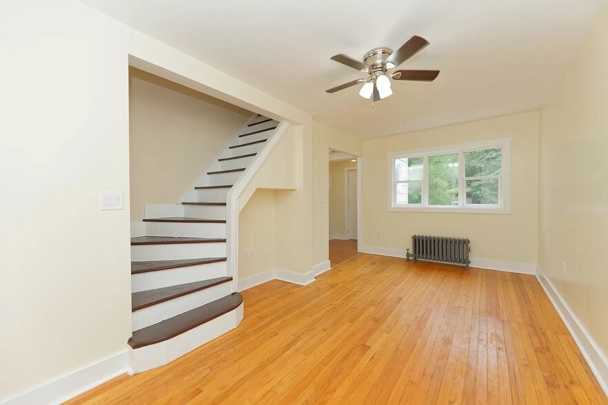 Building Photo - 1153 S Country Club Dr