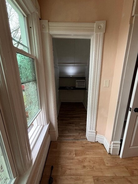 Building Photo - 520 Lawrence Ave