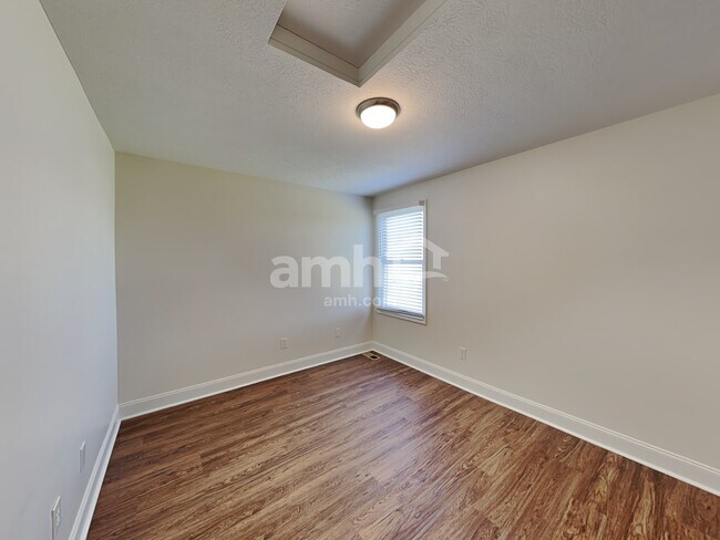 Building Photo - 836 Orwell St