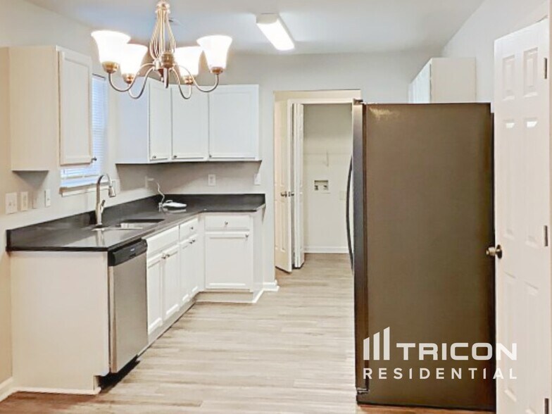 Building Photo - 3673 Watkins Ridge Ct