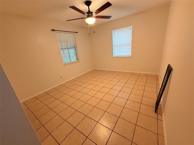 Building Photo - 121 Lba Dr