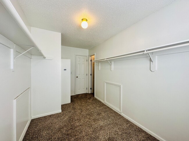 Building Photo - **BRAND NEW CARPETS** Beautiful Home in Bl...