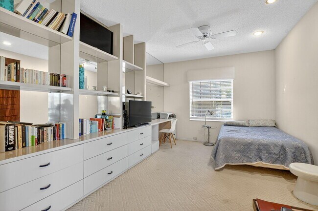 Building Photo - 7623 Cinebar Dr