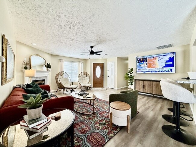 Building Photo - Freshly Renovated Home With Man Cave In Trenton OH