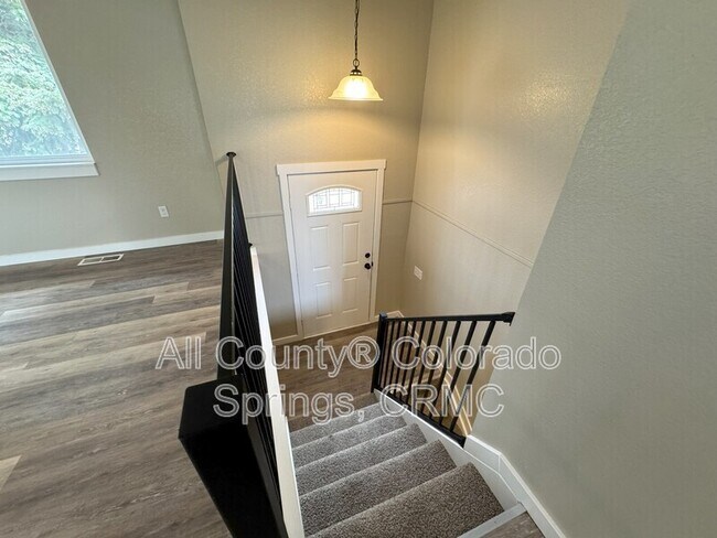 Building Photo - 1480 Hiawatha Dr