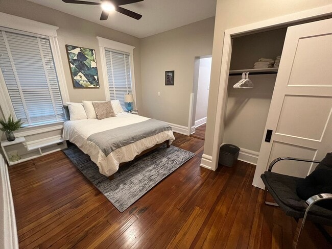 Building Photo - Dennison Ave 866-868 CR