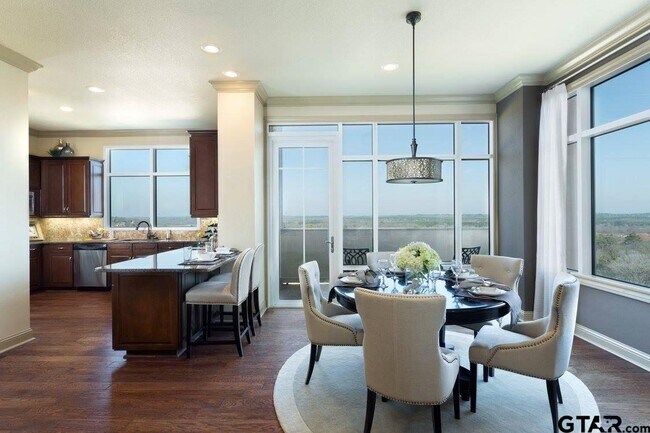 Building Photo - 2801 Wexford Dr