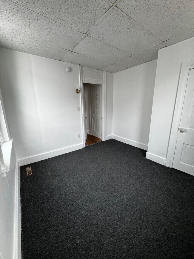 Building Photo - 4 Bedroom Row Home-39 N 10th St, Lebanon, PA