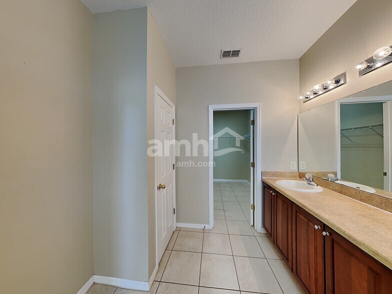 Building Photo - 5028 Gandross Ln