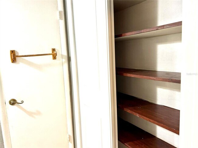 Building Photo - 112 Dahlia Dr