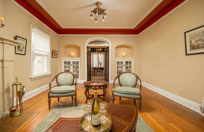 Building Photo - WONDERFUL HISTORIC 5 BED 3 BATH PROPERTY WITH CARRIAGE HOUSE