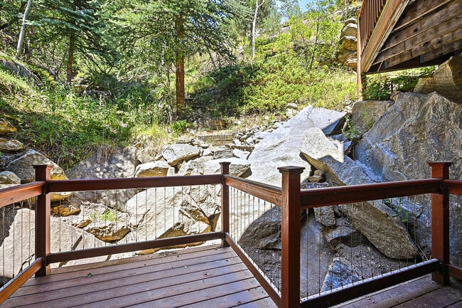 Building Photo - 551 Aspen Dr
