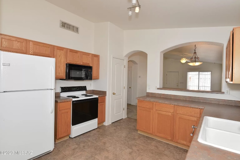Building Photo - 2962 River Creek Pl