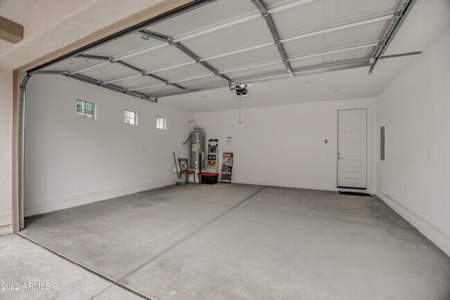 Building Photo - 4655 S Vapor