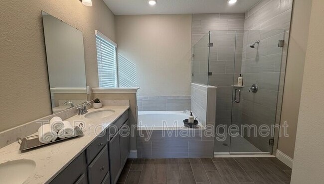 Building Photo - 122 Monthaven Dr