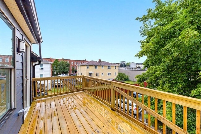 Building Photo - 77 Winchester St