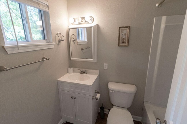 Building Photo - 105 N Garth Ave