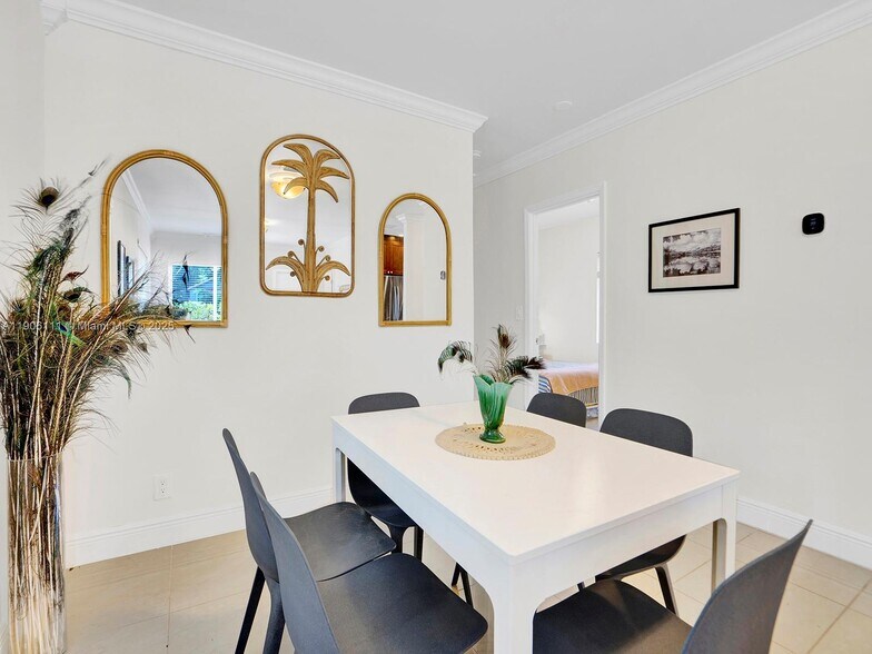 Building Photo - 4094 Park Ave