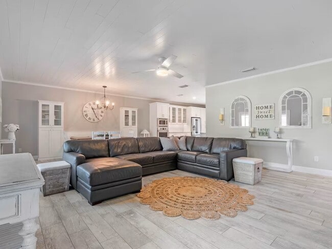 Building Photo - 5660 Deer Path Ln