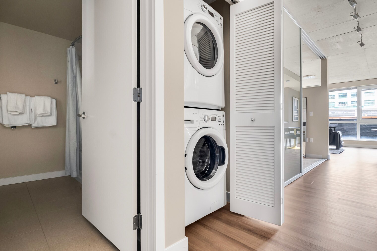 Building Photo - 101 Taylor Ave N