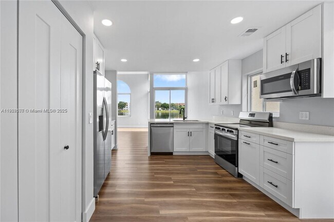 Building Photo - 3835 Lombardy St