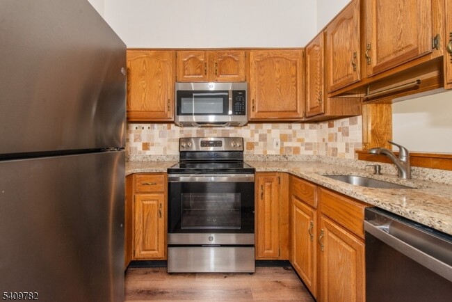 Building Photo - 21 Springfield Ave