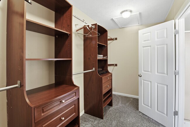 Building Photo - 2950 E Stone Creek Blvd