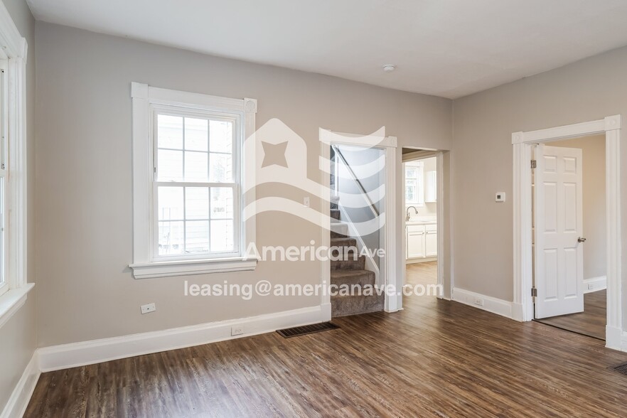 Building Photo - 5206 Ravenna St