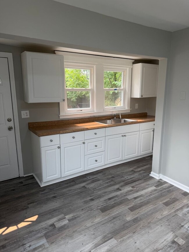 Building Photo - Recently Renovated 3-Bedroom, 1-Bath Home in Pleasantville