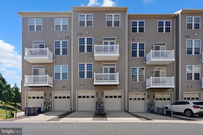 Building Photo - 1616 Hardwick Ct