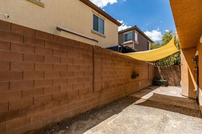 Building Photo - Beautiful 3 Bed / 3 Bath Home in Skyridge Community