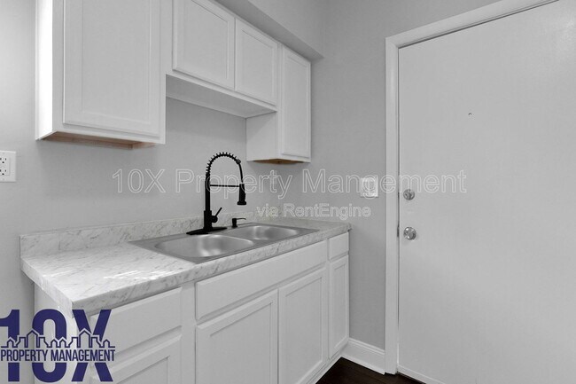 Building Photo - 1805 S 6th St