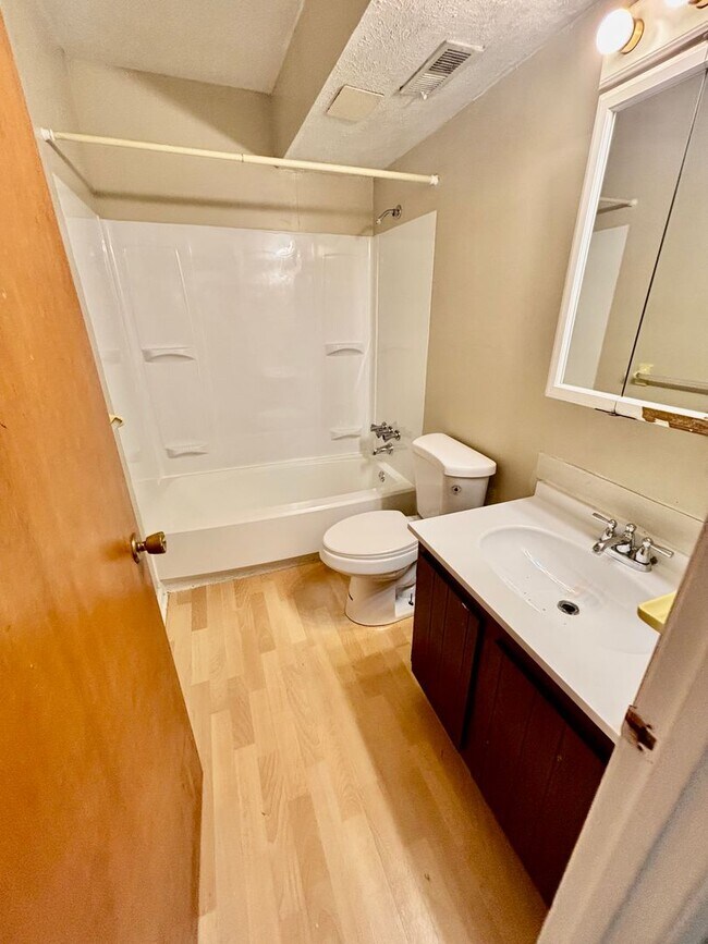 Building Photo - Two bedroom with new carpet! 1/2 off Dec!