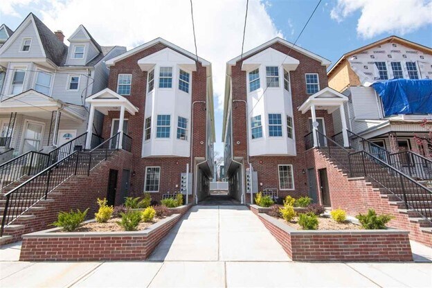 Building Photo - 133 Arlington Ave