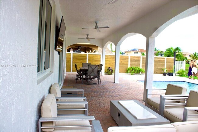 Building Photo - 16056 SW 66th Terrace