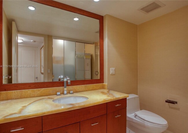 Building Photo - 19500 Turnberry Way